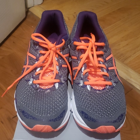 Shoes - Picture 1 of 4